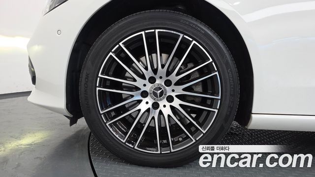 Mercedes-Benz C-Class C200 4MATIC Avantgarde