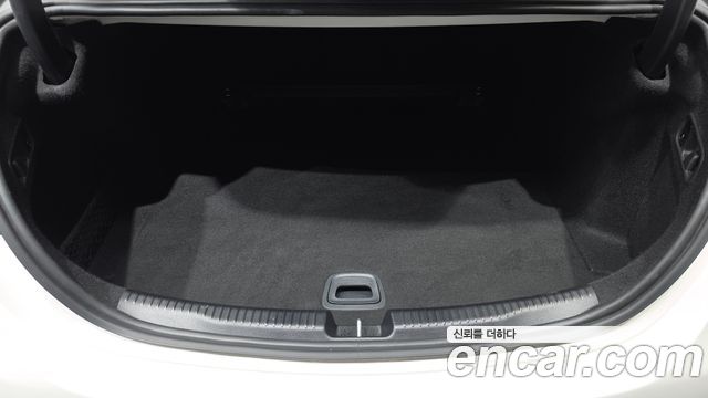 Mercedes-Benz C-Class C200 4MATIC Avantgarde