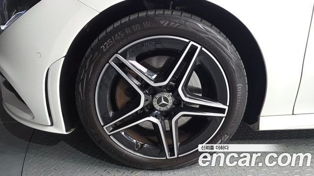 Mercedes-Benz CLA-Class CLA250 4MATIC