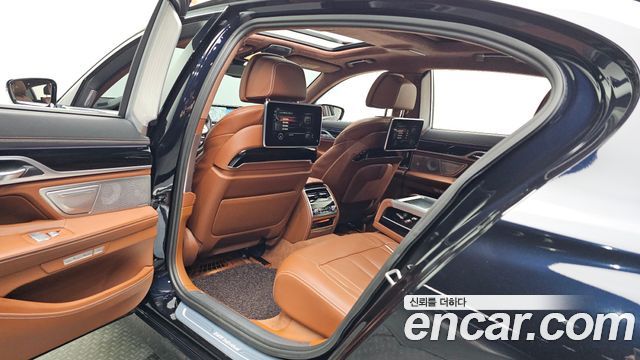 BMW 7-Series 750Li xDrive Vision 100 Edition