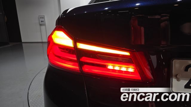 BMW 5-Series 530i M Sport Package Plus