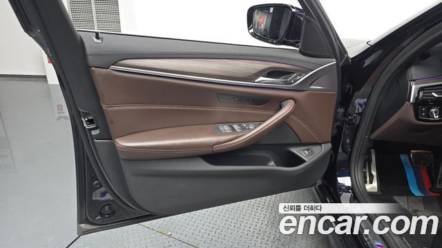 BMW 5-Series 530i M Sport Package Plus