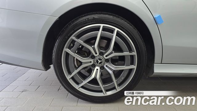 Mercedes-Benz E-Class E220d 4MATIC AMG Line