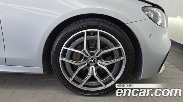 Mercedes-Benz E-Class E220d 4MATIC AMG Line