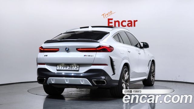 BMW X6 M50i