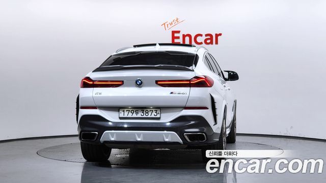 BMW X6 M50i