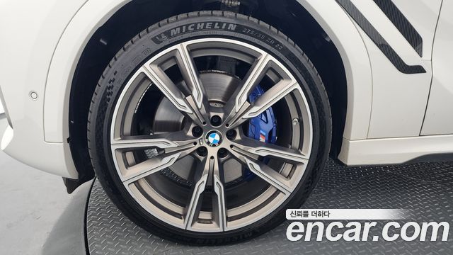 BMW X6 M50i
