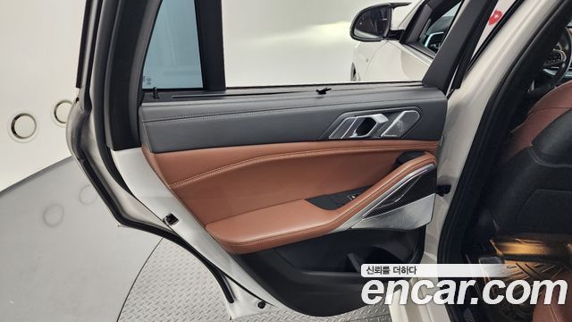 BMW X6 M50i