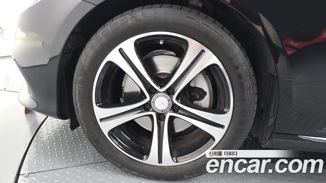 Mercedes-Benz E-Class E220d Avantgarde