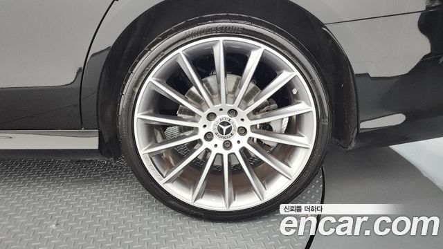Mercedes-Benz E-Class E350 4MATIC AMG Line