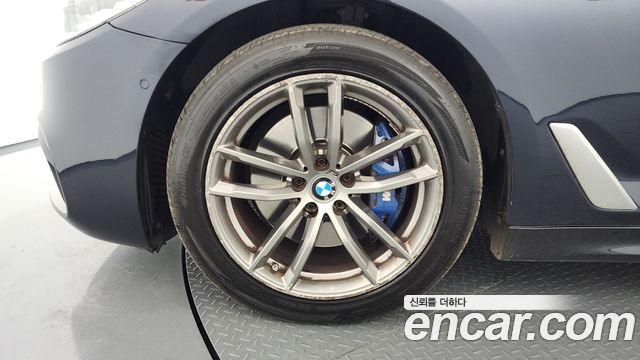 BMW 5-Series 530i xDrive M Sport Package Plus