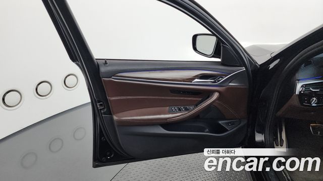 BMW 5-Series 530i xDrive M Sport Package Plus