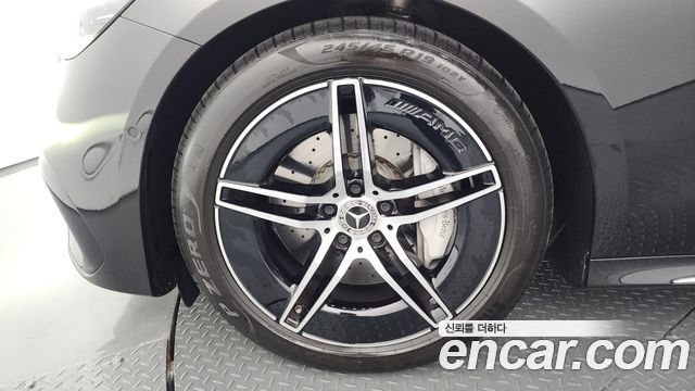 Mercedes-Benz E-Class E300 4MATIC AMG Line