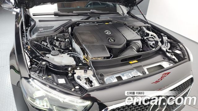 Mercedes-Benz E-Class E300 4MATIC AMG Line