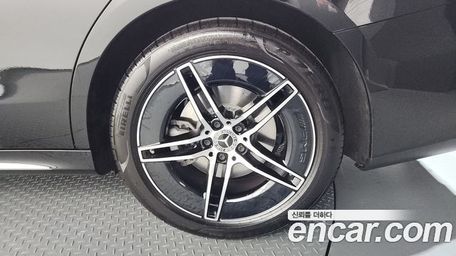 Mercedes-Benz E-Class E300 4MATIC AMG Line