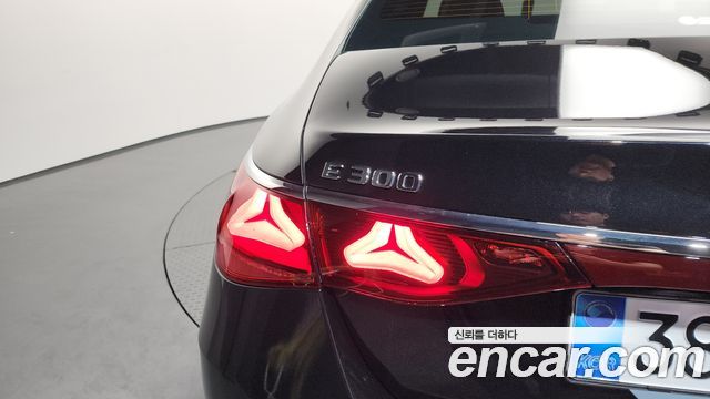 Mercedes-Benz E-Class E300 4MATIC AMG Line