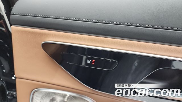 Mercedes-Benz E-Class E300 4MATIC AMG Line