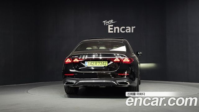 Mercedes-Benz E-Class E300 4MATIC AMG Line