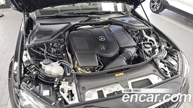 Mercedes-Benz E-Class E300 4MATIC AMG Line