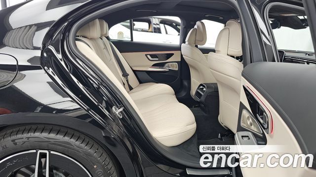 Mercedes-Benz E-Class E300 4MATIC AMG Line