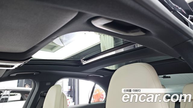 Mercedes-Benz E-Class E300 4MATIC AMG Line