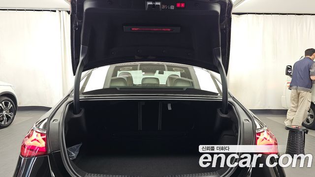 Mercedes-Benz E-Class E300 4MATIC AMG Line