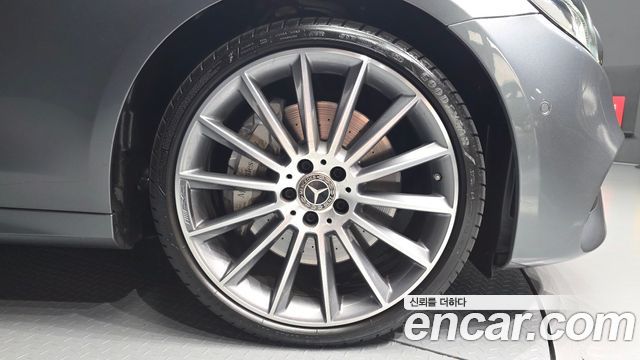 Mercedes-Benz E-Class E350 4MATIC AMG Line