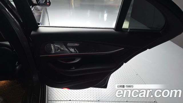 Mercedes-Benz E-Class E350 4MATIC AMG Line