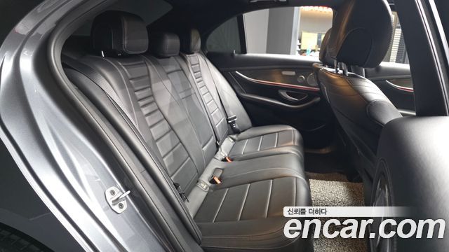 Mercedes-Benz E-Class E350 4MATIC AMG Line