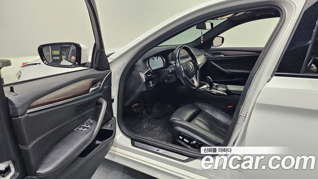 BMW 5-Series 520d xDrive M Sport Package Plus
