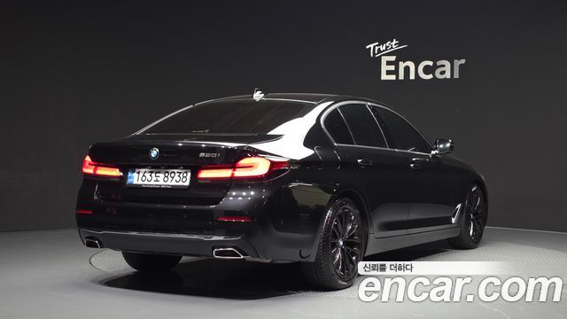 BMW 5-Series 520i Luxury