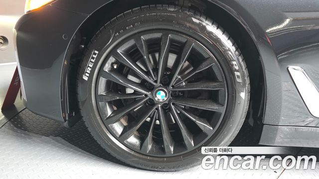 BMW 5-Series 520i Luxury