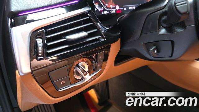 BMW 5-Series 520i Luxury