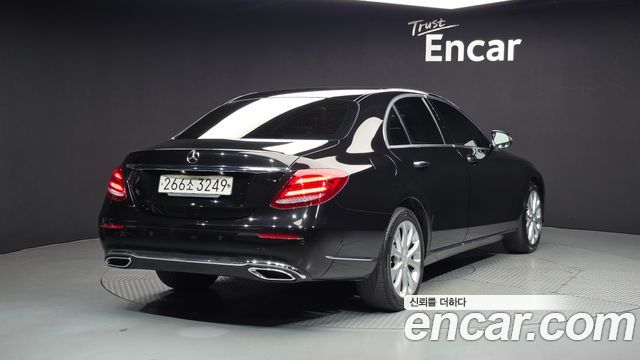 Mercedes-Benz E-Class E220d Exclusive