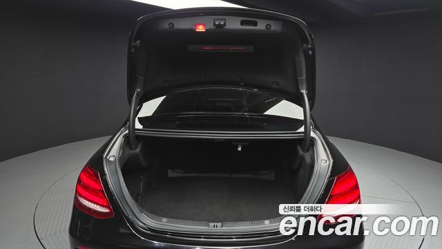 Mercedes-Benz E-Class E220d Exclusive
