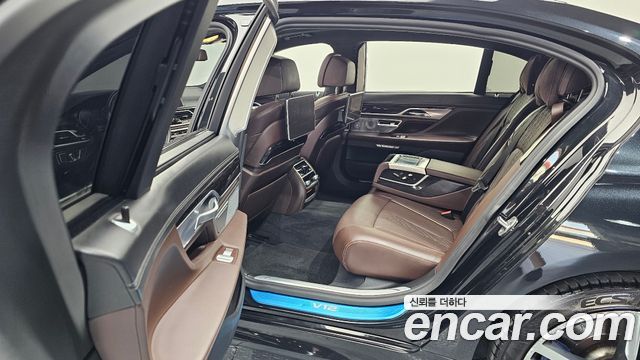 BMW 7-Series M760Li xDrive
