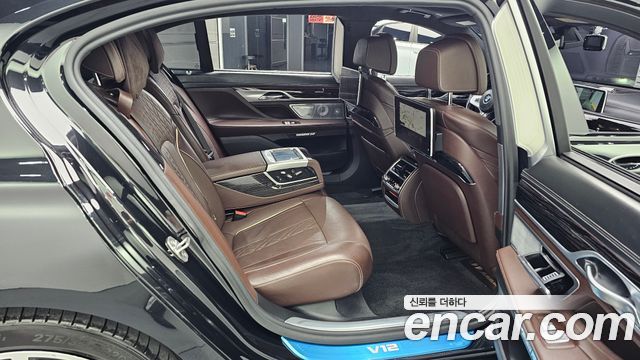 BMW 7-Series M760Li xDrive