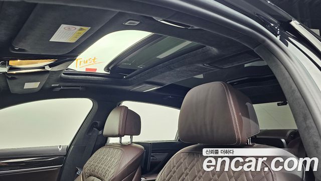 BMW 7-Series M760Li xDrive