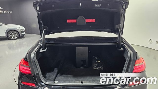BMW 7-Series M760Li xDrive