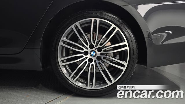 BMW 5-Series 520d xDrive M Sport Package Plus