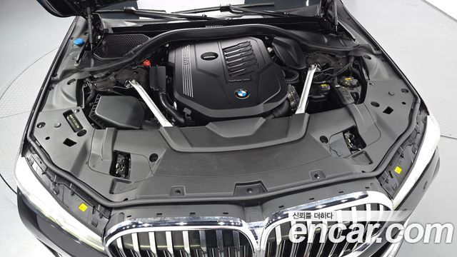 BMW 7-Series 740Li xDrive Design Pure Excellence