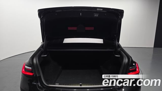 BMW 7-Series 740Li xDrive Design Pure Excellence