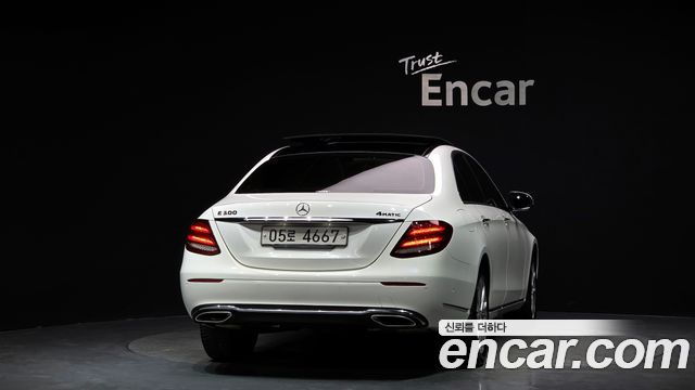 Mercedes-Benz E-Class E300 4MATIC Exclusive