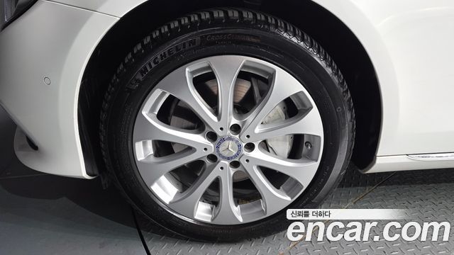 Mercedes-Benz E-Class E300 4MATIC Exclusive