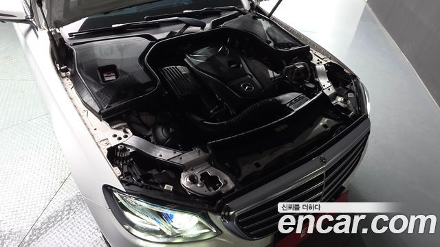 Mercedes-Benz E-Class E300 4MATIC Exclusive