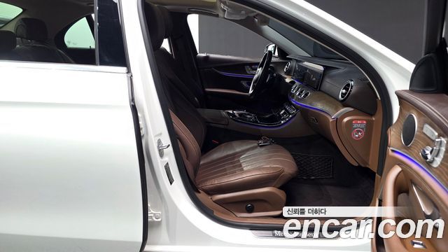 Mercedes-Benz E-Class E300 4MATIC Exclusive
