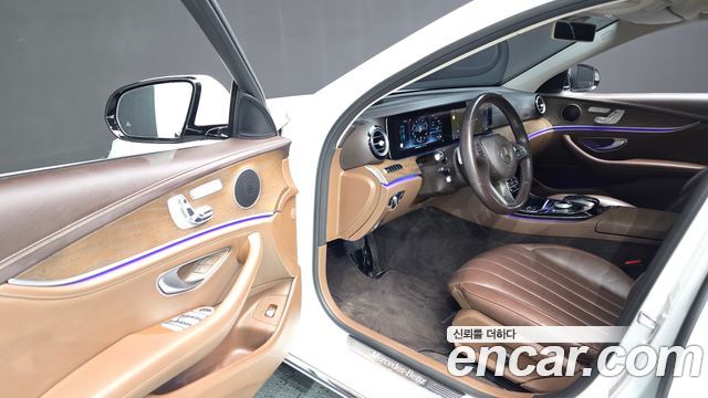 Mercedes-Benz E-Class E300 4MATIC Exclusive