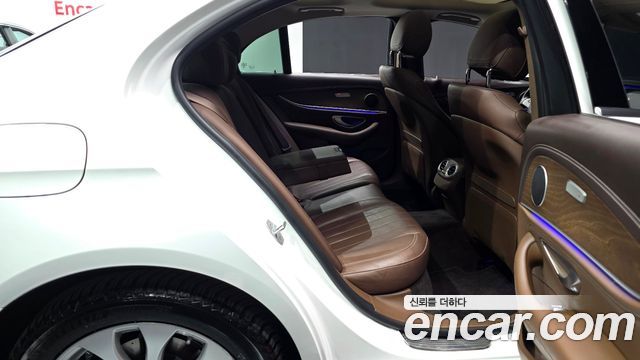 Mercedes-Benz E-Class E300 4MATIC Exclusive