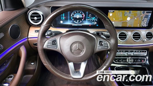 Mercedes-Benz E-Class E300 4MATIC Exclusive