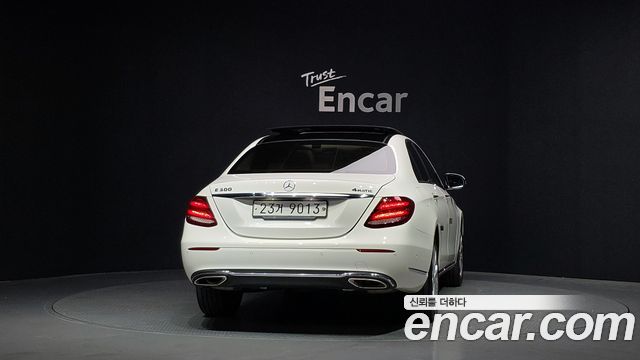Mercedes-Benz E-Class E300 4MATIC Exclusive